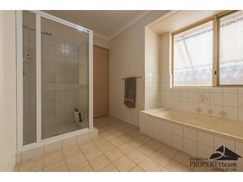 16 Tappak Street, Waggrakine WA 6530