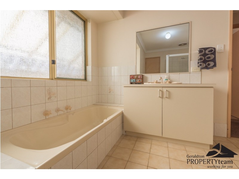 16 Tappak Street, Waggrakine WA 6530