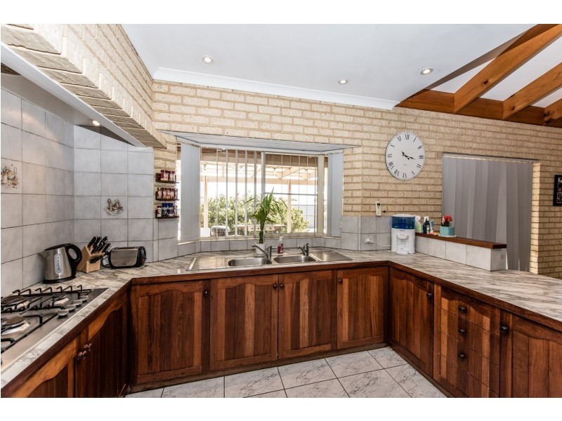 41 Eakins Crescent, Wandina WA 6530