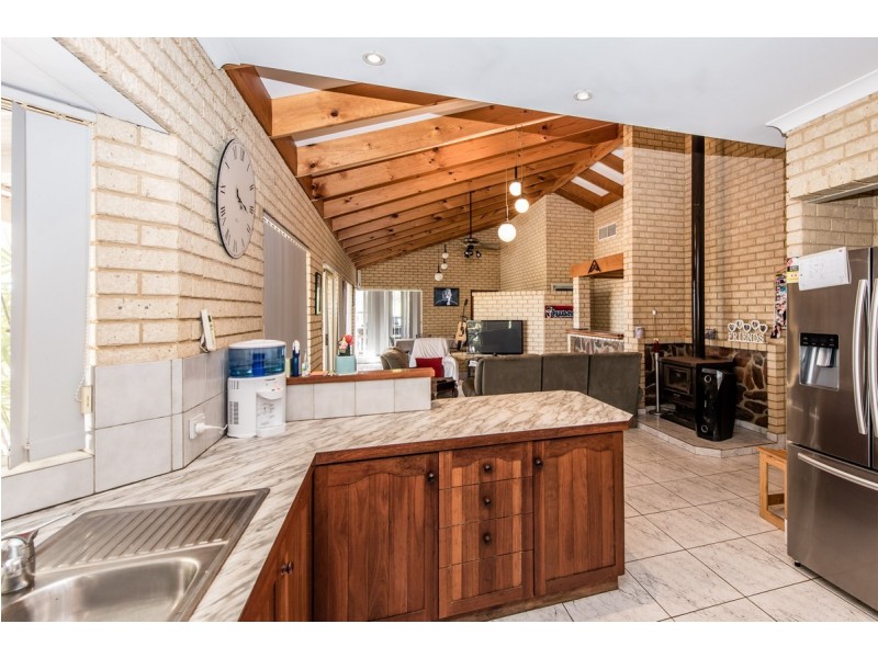 41 Eakins Crescent, Wandina WA 6530