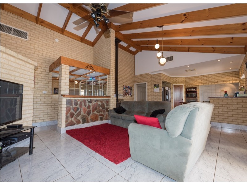 41 Eakins Crescent, Wandina WA 6530