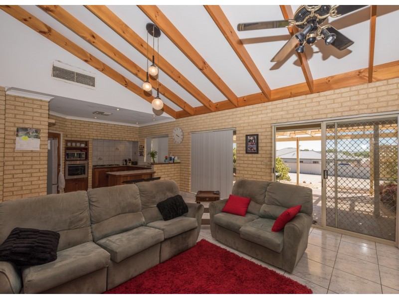 41 Eakins Crescent, Wandina WA 6530