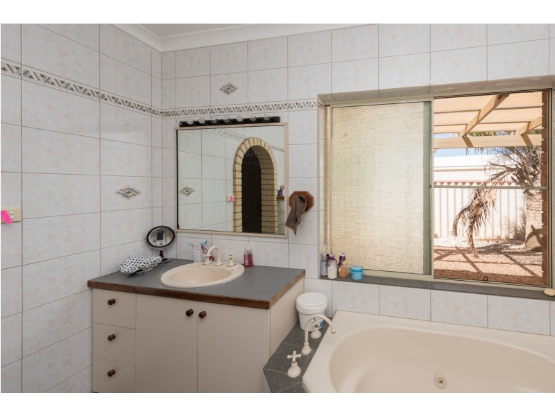 41 Eakins Crescent, Wandina WA 6530