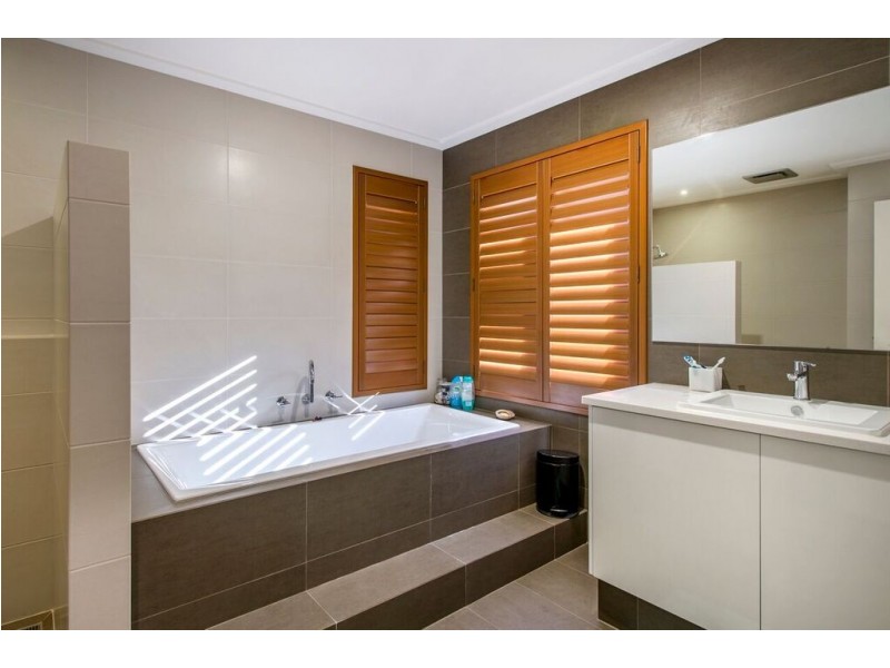 5 Estuary Way, Drummond Cove WA 6532