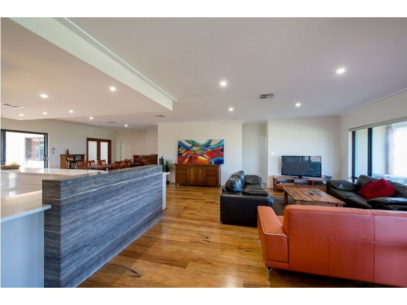 5 Estuary Way, Drummond Cove WA 6532