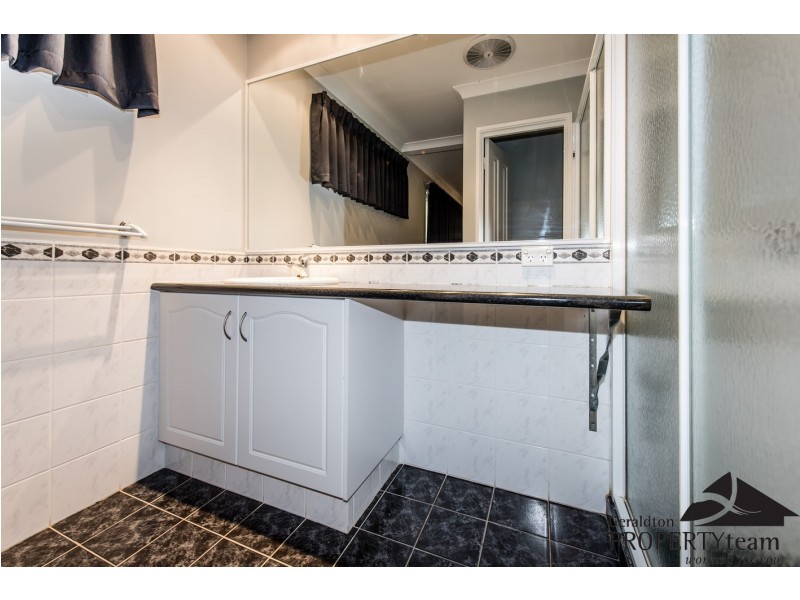 76 Hall Road, Waggrakine WA 6530