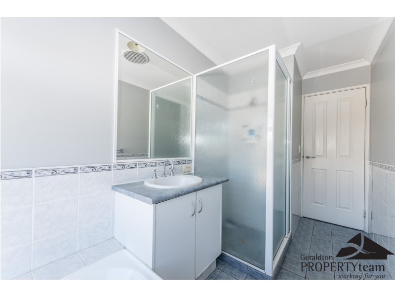 76 Hall Road, Waggrakine WA 6530