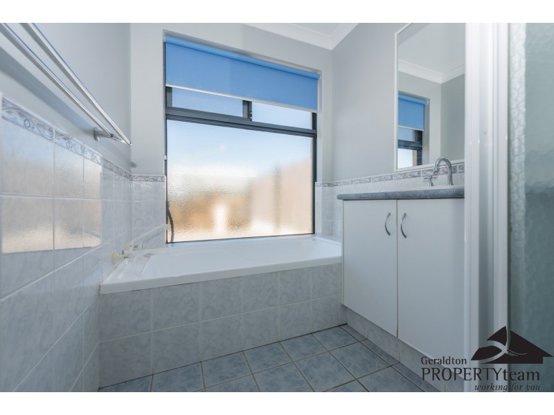 76 Hall Road, Waggrakine WA 6530