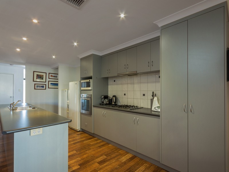 2 Fleetwing Street, Wandina WA 6530