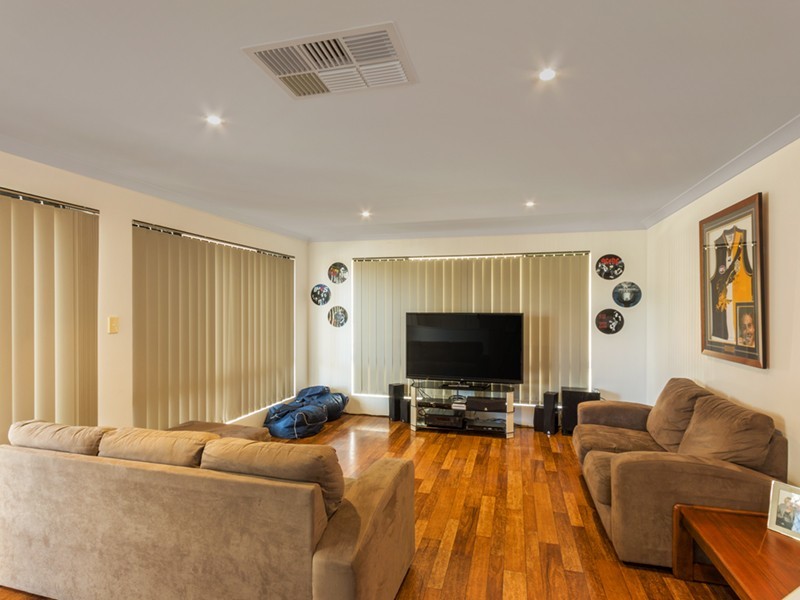 2 Fleetwing Street, Wandina WA 6530