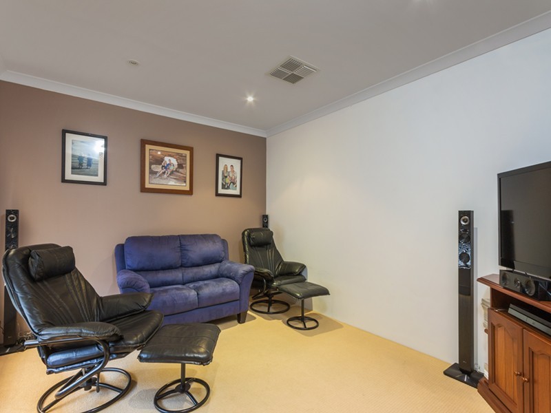 2 Fleetwing Street, Wandina WA 6530