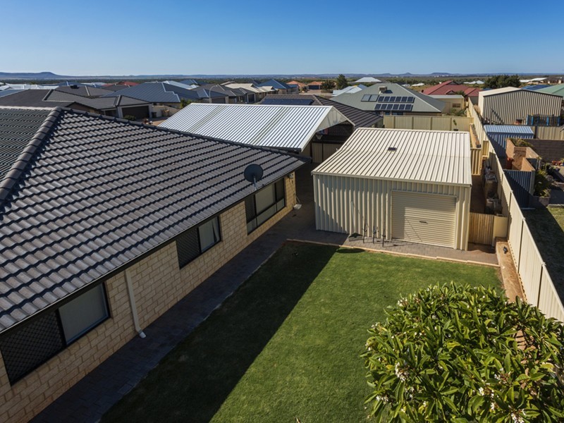 2 Fleetwing Street, Wandina WA 6530