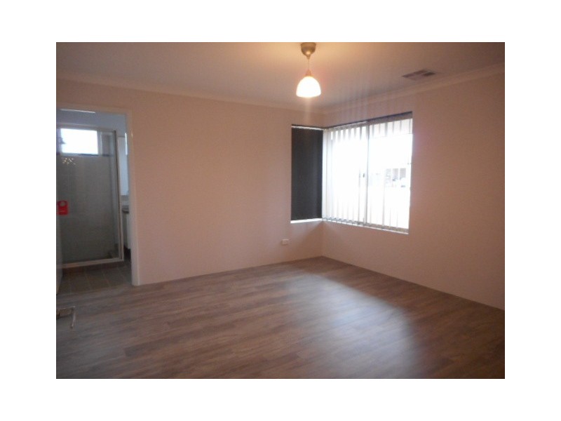 10 Edgewater Close, Glenfield WA 6532