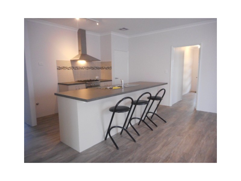 10 Edgewater Close, Glenfield WA 6532