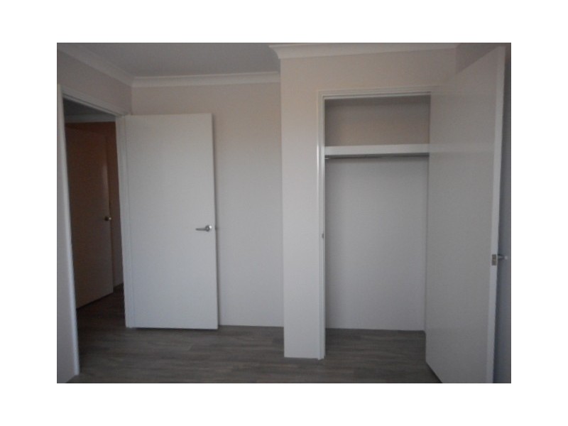 10 Edgewater Close, Glenfield WA 6532