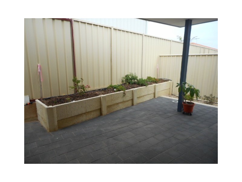 10 Edgewater Close, Glenfield WA 6532