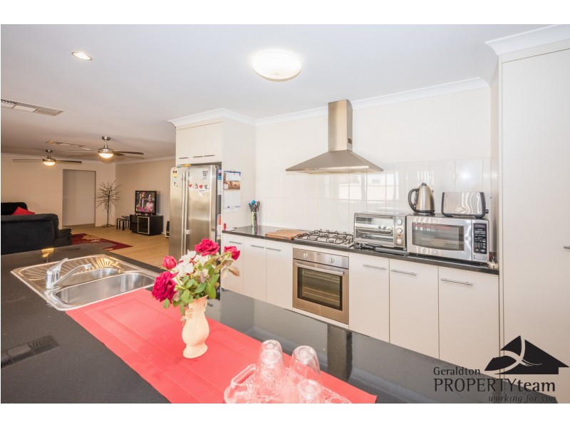 242B Second Street, Wonthella WA 6530