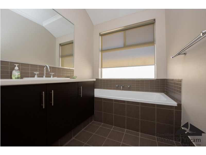 16 Jackson Loop, Wandina WA 6530