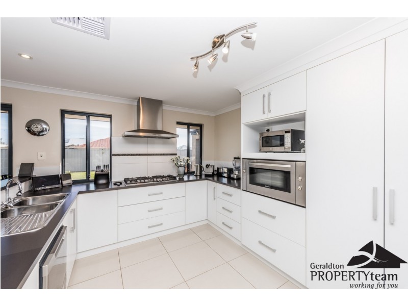 32 Yolanda Edge, Wandina WA 6530