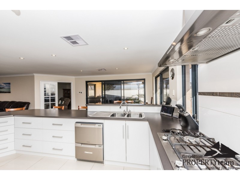 32 Yolanda Edge, Wandina WA 6530