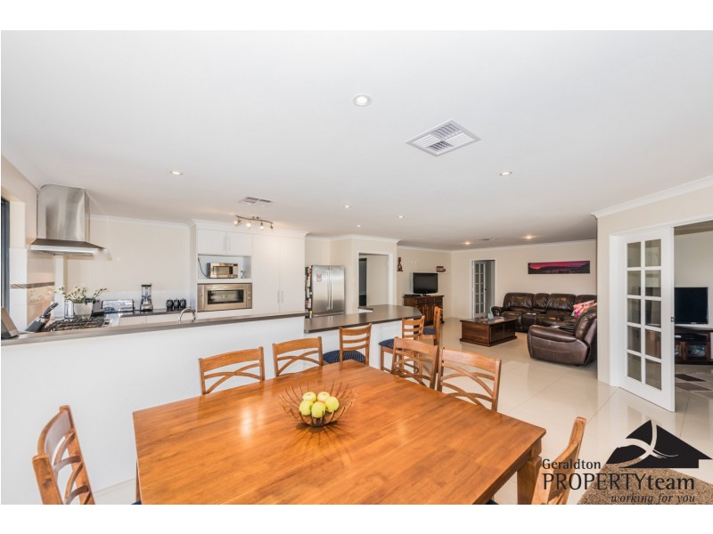 32 Yolanda Edge, Wandina WA 6530