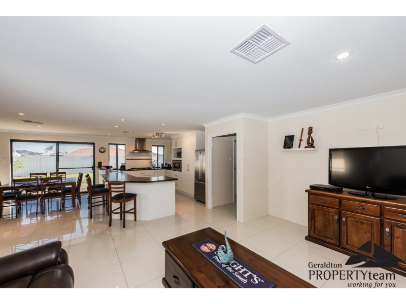 32 Yolanda Edge, Wandina WA 6530