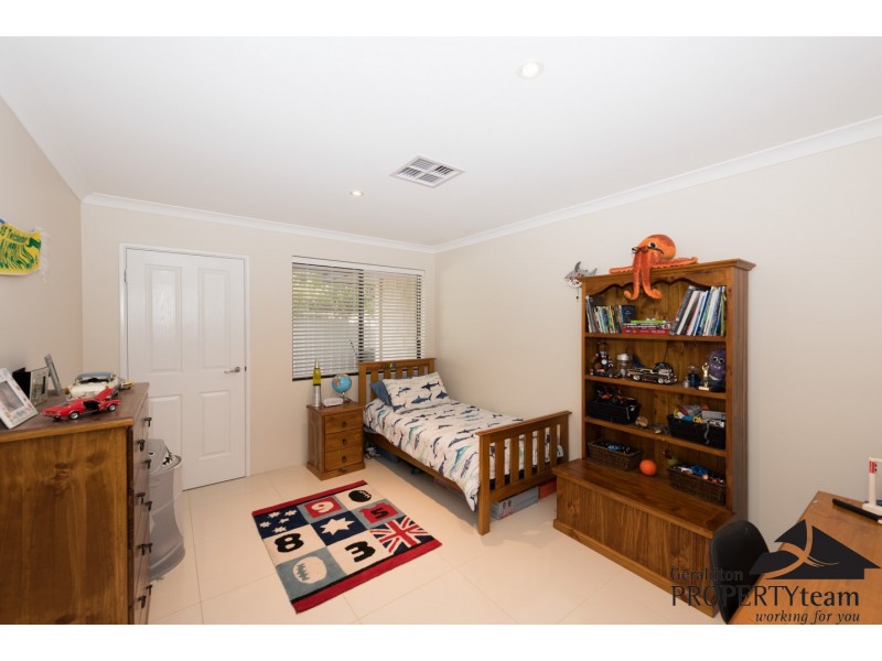 32 Yolanda Edge, Wandina WA 6530