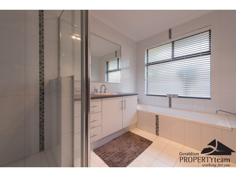 32 Yolanda Edge, Wandina WA 6530