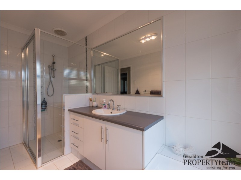 32 Yolanda Edge, Wandina WA 6530