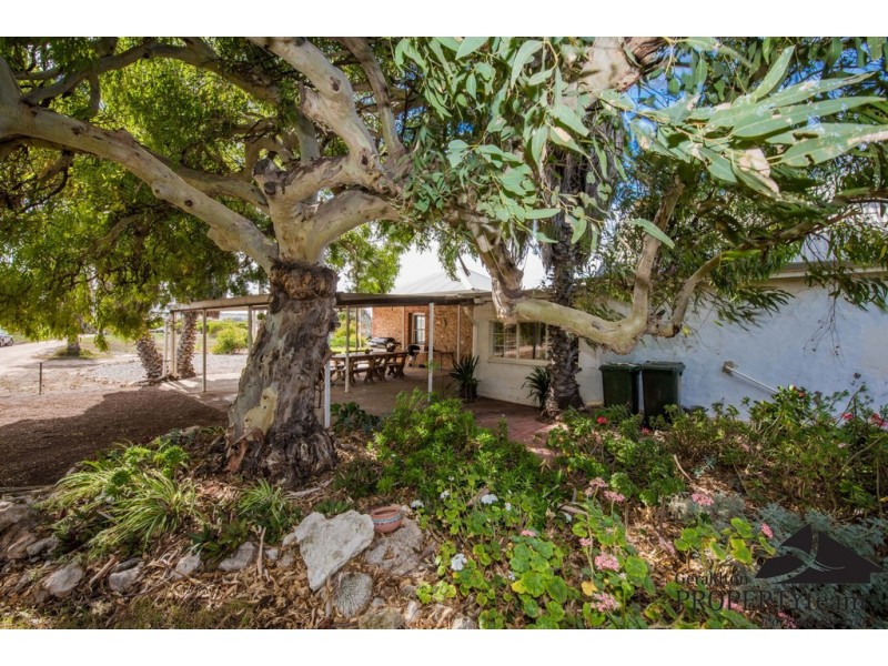 1237 Company Road, Greenough WA 6532