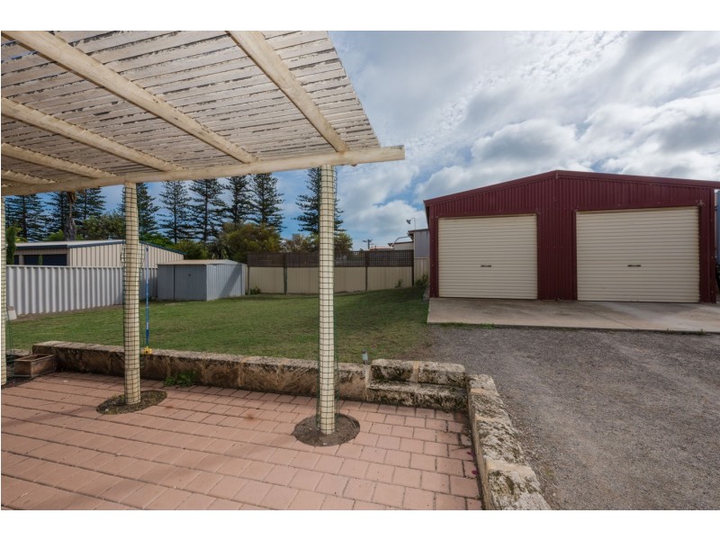 2 Jose Street, Beachlands WA 6530