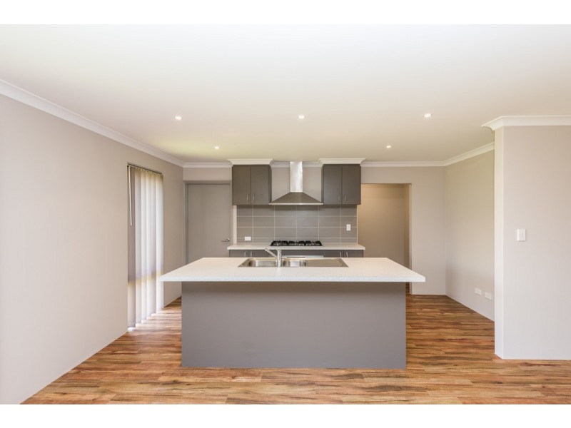 11 Beachcomber Hill, Glenfield WA 6532