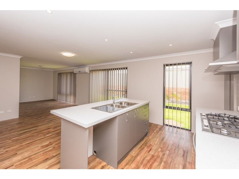 11 Beachcomber Hill, Glenfield WA 6532