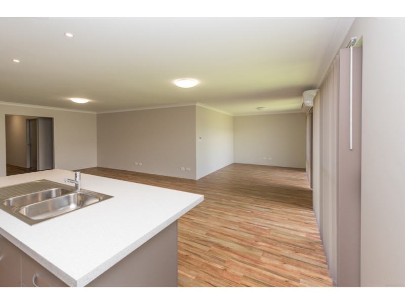 11 Beachcomber Hill, Glenfield WA 6532