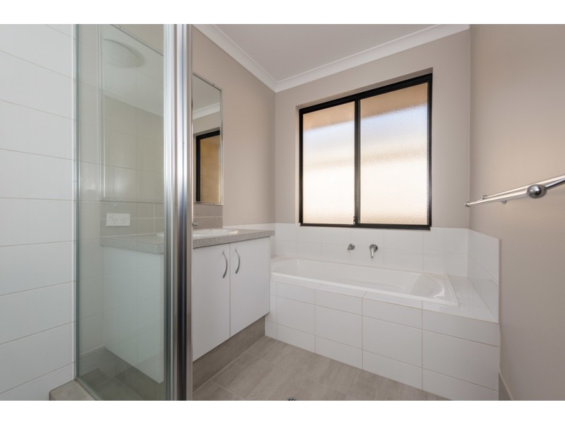 11 Beachcomber Hill, Glenfield WA 6532