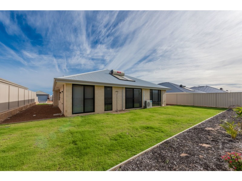 11 Beachcomber Hill, Glenfield WA 6532