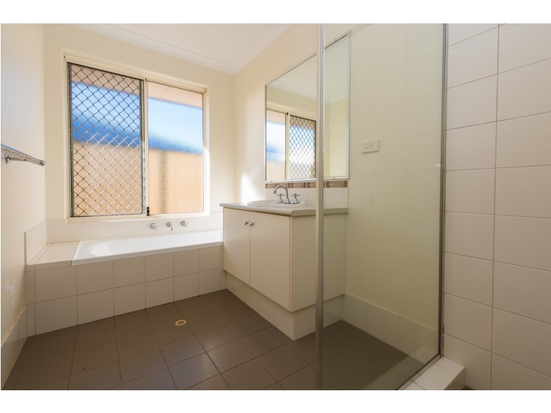 25 Castlefin Rd, Utakarra WA 6530