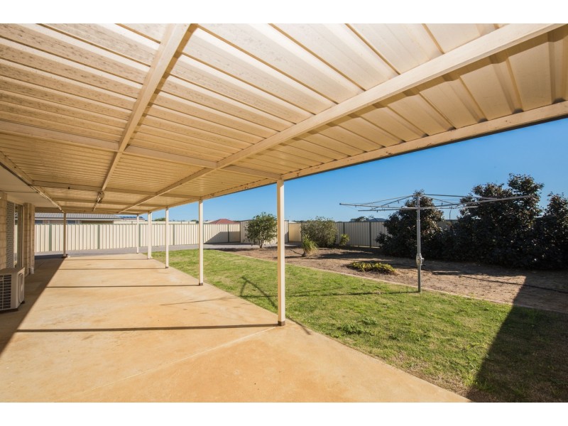 25 Castlefin Rd, Utakarra WA 6530