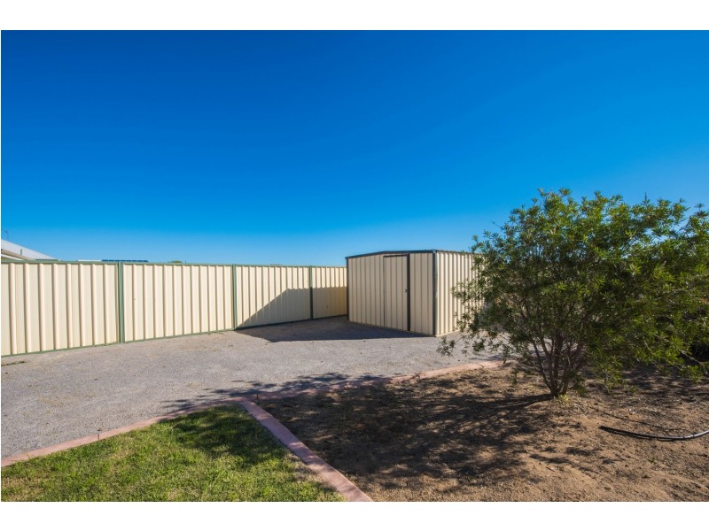 25 Castlefin Rd, Utakarra WA 6530