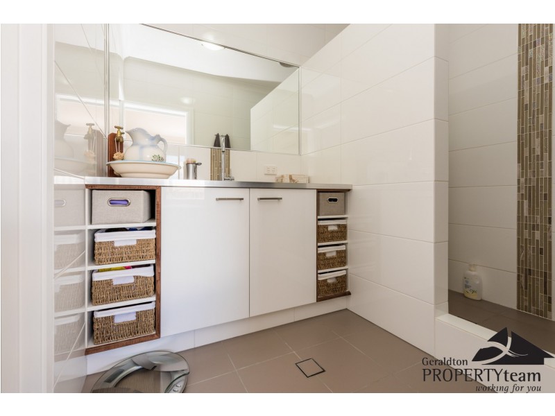 5 Smugglers Pass, Drummond Cove WA 6532