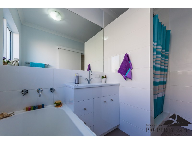 5 Smugglers Pass, Drummond Cove WA 6532