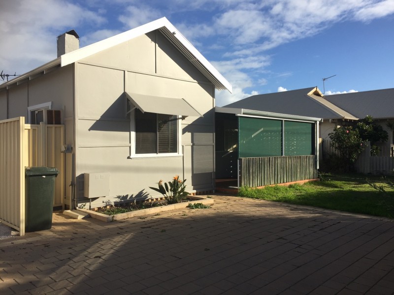 214 Second St, Wonthella WA 6530