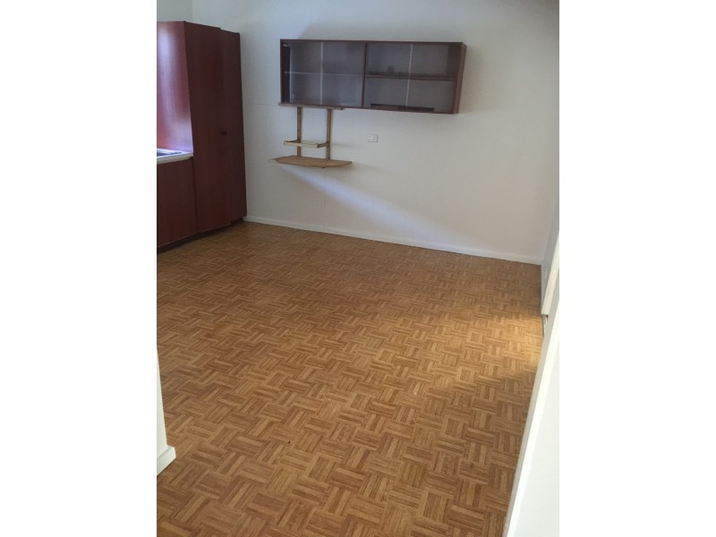 214 Second St, Wonthella WA 6530