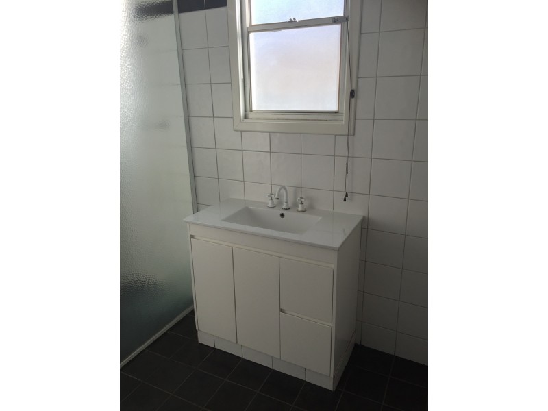 214 Second St, Wonthella WA 6530