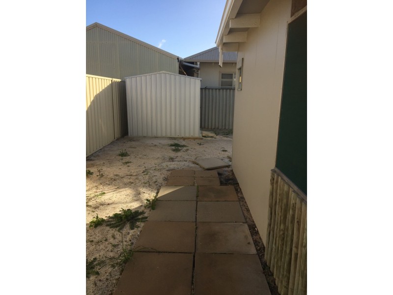 214 Second St, Wonthella WA 6530