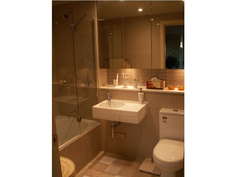 11 BAY DRIVE, Meadowbank NSW 2114