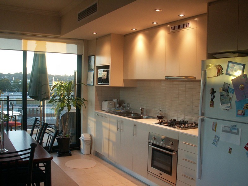 11 BAY DRIVE, Meadowbank NSW 2114