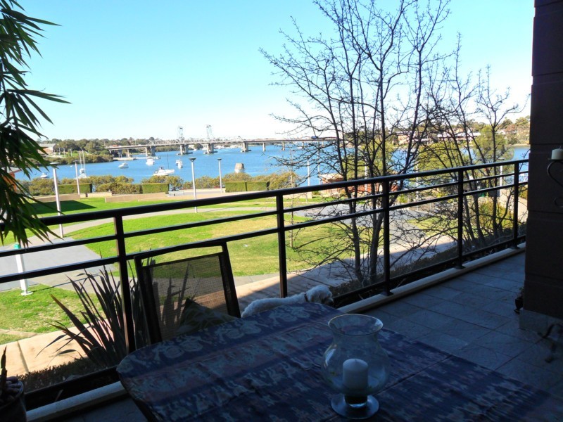 21/2 Bay Drive, Meadowbank NSW 2114