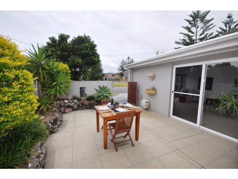 11 Cowlishaw Street, Redhead NSW 2290