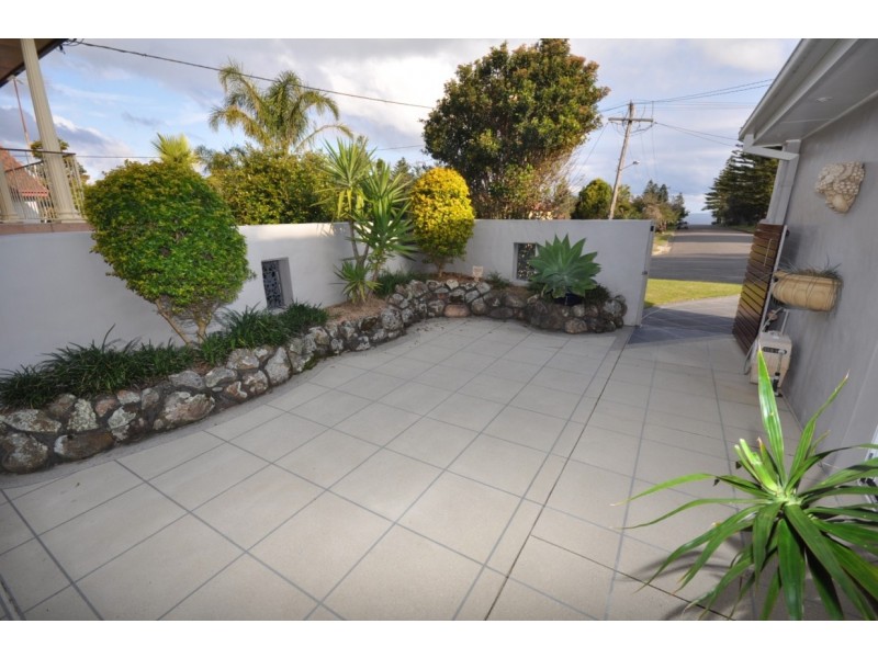 11 Cowlishaw Street, Redhead NSW 2290